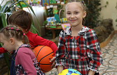 Фонд «Вольное Дело» подарил детским домам наборы для спорта и творчества